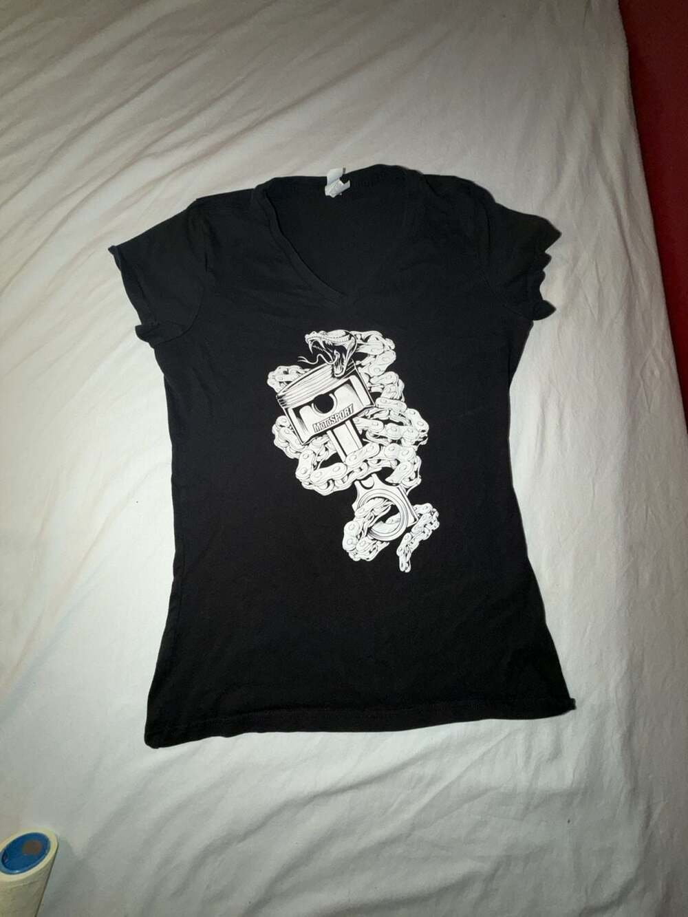 District Made Graphic T-Shirt Size L Black V-Neck Piston Snake
